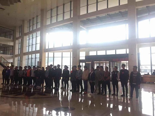 17机械学生参观中国巨力集团