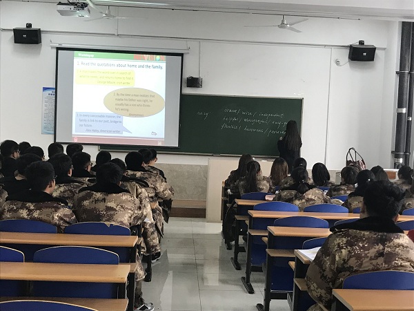 公共课部举行本学期第三轮青年教师基本功训练 --- 走进课堂当面指导 第 1 张