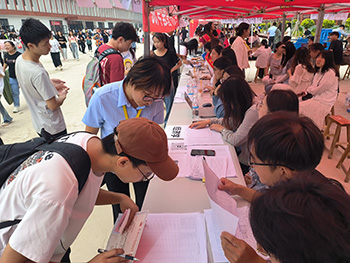 二级学院报到处1.jpg