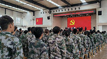 图：奏唱国际歌.jpg