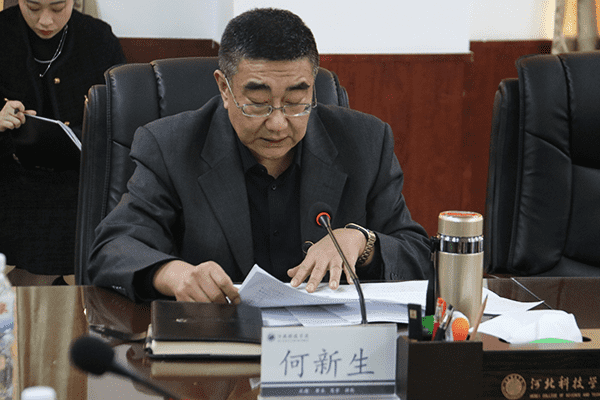 何书记.png