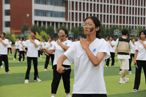 逐梦开学季·感恩教师节——beat365隆重举办2024级新生开学典礼暨第40个教师节庆祝大会