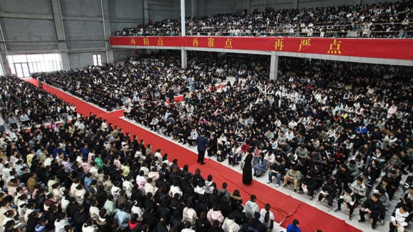 beat365特邀贺阳教育集团周虎震董事长作《大学生成长成才》专题报告