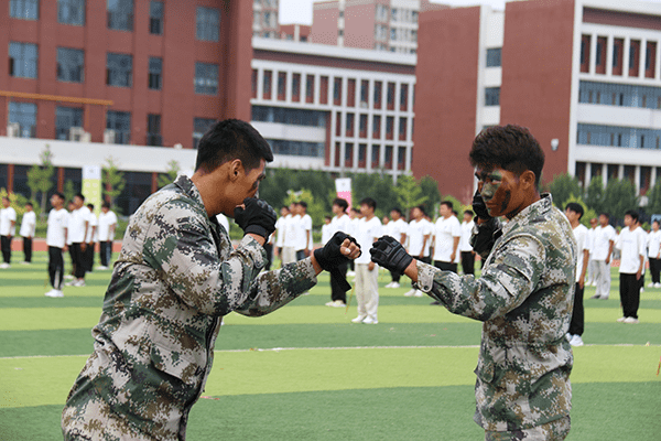逐梦开学季·感恩教师节——beat365隆重举办2024级新生开学典礼暨第40个教师节庆祝大会