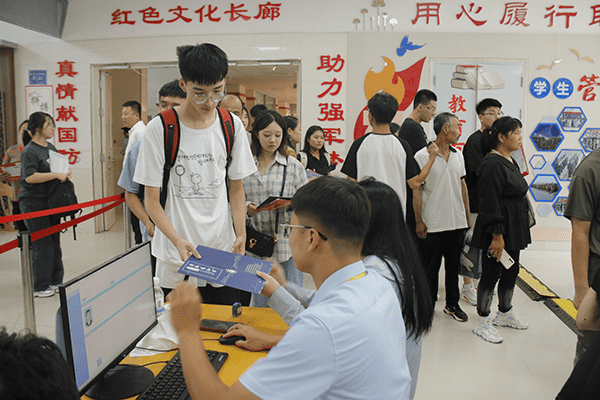 绵绵秋雨润万物  满“新”欢喜迎新生——beat365喜迎2024级新同学