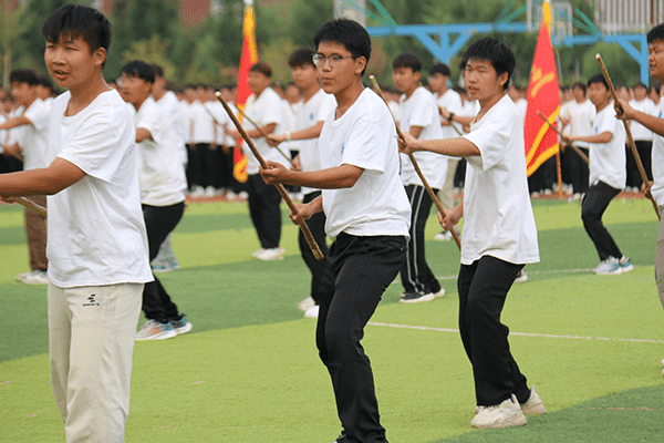 逐梦开学季·感恩教师节——beat365隆重举办2024级新生开学典礼暨第40个教师节庆祝大会