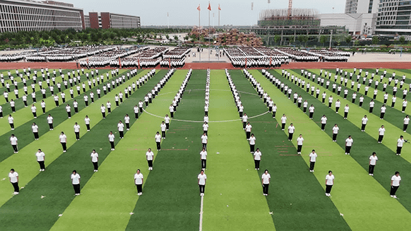 逐梦开学季·感恩教师节——beat365隆重举办2024级新生开学典礼暨第40个教师节庆祝大会