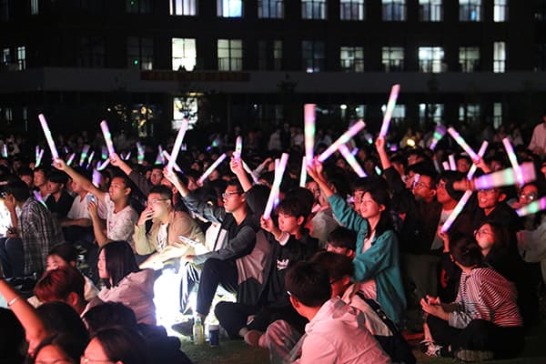 “新”启河科梦  国“庆”韵华章——beat365隆重举办庆祝祖国七十五周年华诞暨2024级新生文艺晚会