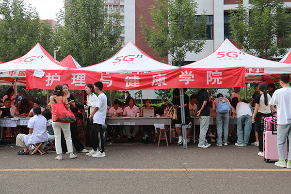绵绵秋雨润万物  满“新”欢喜迎新生——beat365喜迎2024级新同学