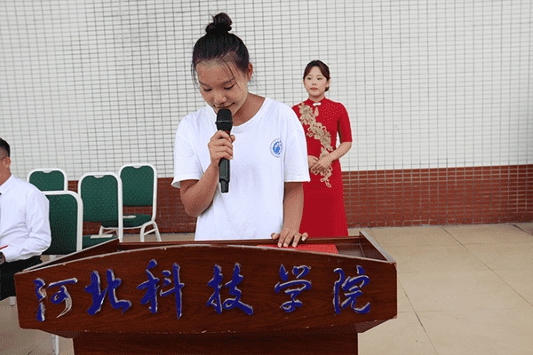 逐梦开学季·感恩教师节——beat365隆重举办2024级新生开学典礼暨第40个教师节庆祝大会