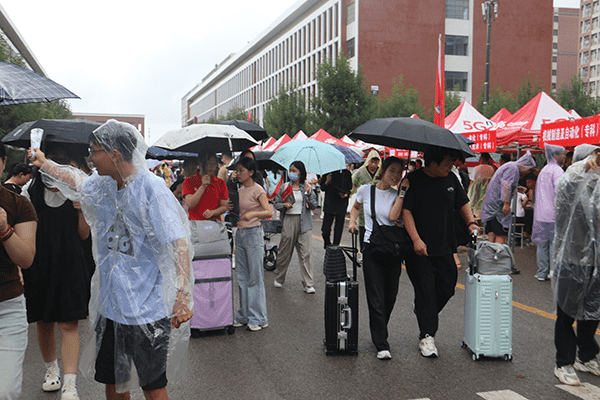 绵绵秋雨润万物  满“新”欢喜迎新生——beat365喜迎2024级新同学