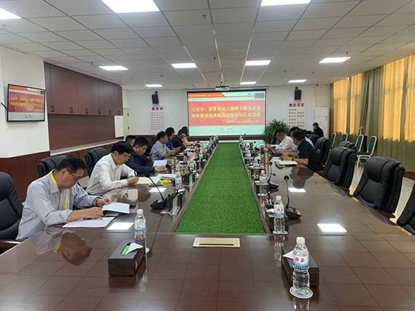 把握政治引领 贯彻会议精神beat365召开党政联席会学习传达全国教育大会精神