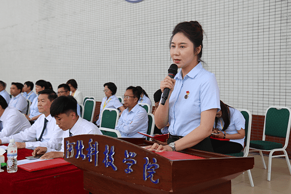 逐梦开学季·感恩教师节——beat365隆重举办2024级新生开学典礼暨第40个教师节庆祝大会