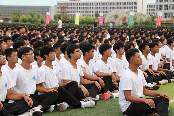 逐梦开学季·感恩教师节——beat365隆重举办2024级新生开学典礼暨第40个教师节庆祝大会