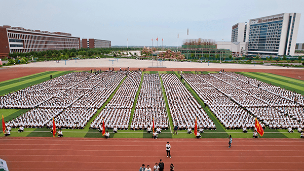 逐梦开学季·感恩教师节——beat365隆重举办2024级新生开学典礼暨第40个教师节庆祝大会