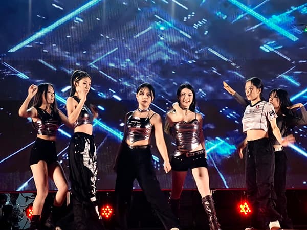 “新”启河科梦  国“庆”韵华章——beat365隆重举办庆祝祖国七十五周年华诞暨2024级新生文艺晚会