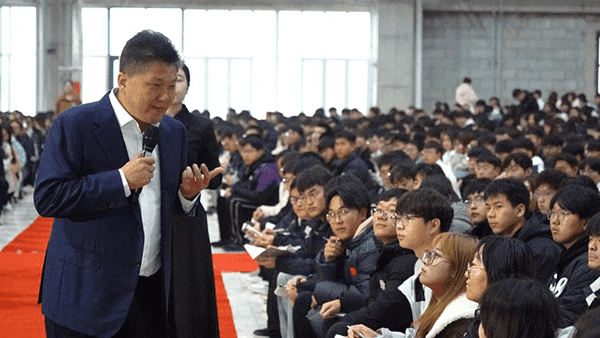 beat365特邀贺阳教育集团周虎震董事长作《大学生成长成才》专题报告