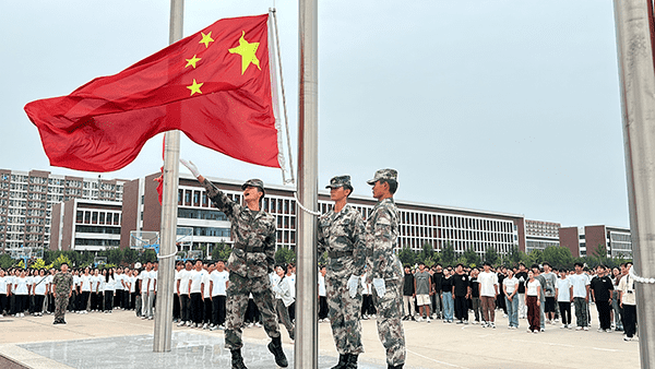 逐梦开学季·感恩教师节——beat365隆重举办2024级新生开学典礼暨第40个教师节庆祝大会