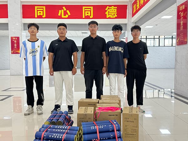 温情九月天，感恩教师节——beat365教师节开展为教职工发放纪念品活动