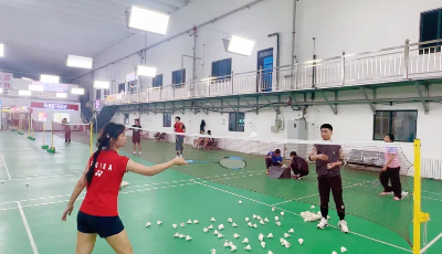 师生共筑羽球梦，汗水浇灌成长路一beat365羽毛球训练纪实 第 1 张
