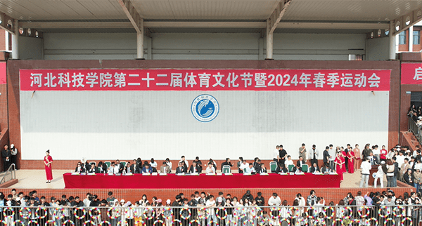 1.航拍领导近景.png