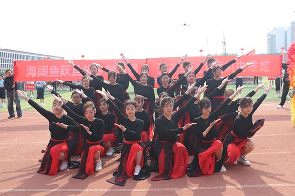 18.机电节目近景合照.jpg