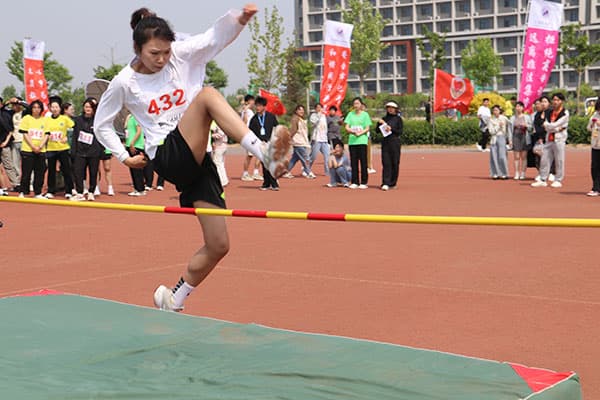 47.跳高.jpg