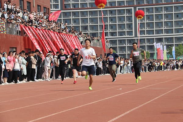 52.很多人跑步.jpg