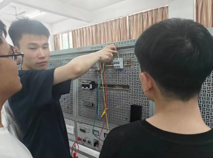 机电工程学院电气教研室——举办第一届电气系统安装与调试大赛 第 2 张
