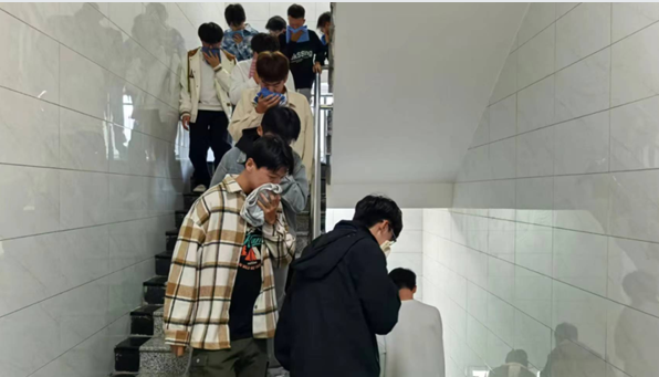 计算机学院开展消防逃生演练 第 2 张