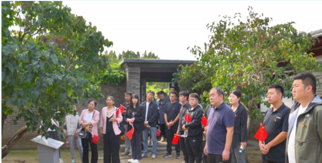 计算机学院教职工庆祝建国75周年华诞 第 2 张