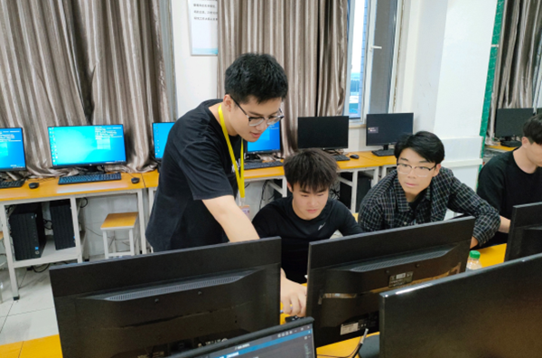 教育之路，尽显担当 记beat365计算机学院优秀教师冯涵