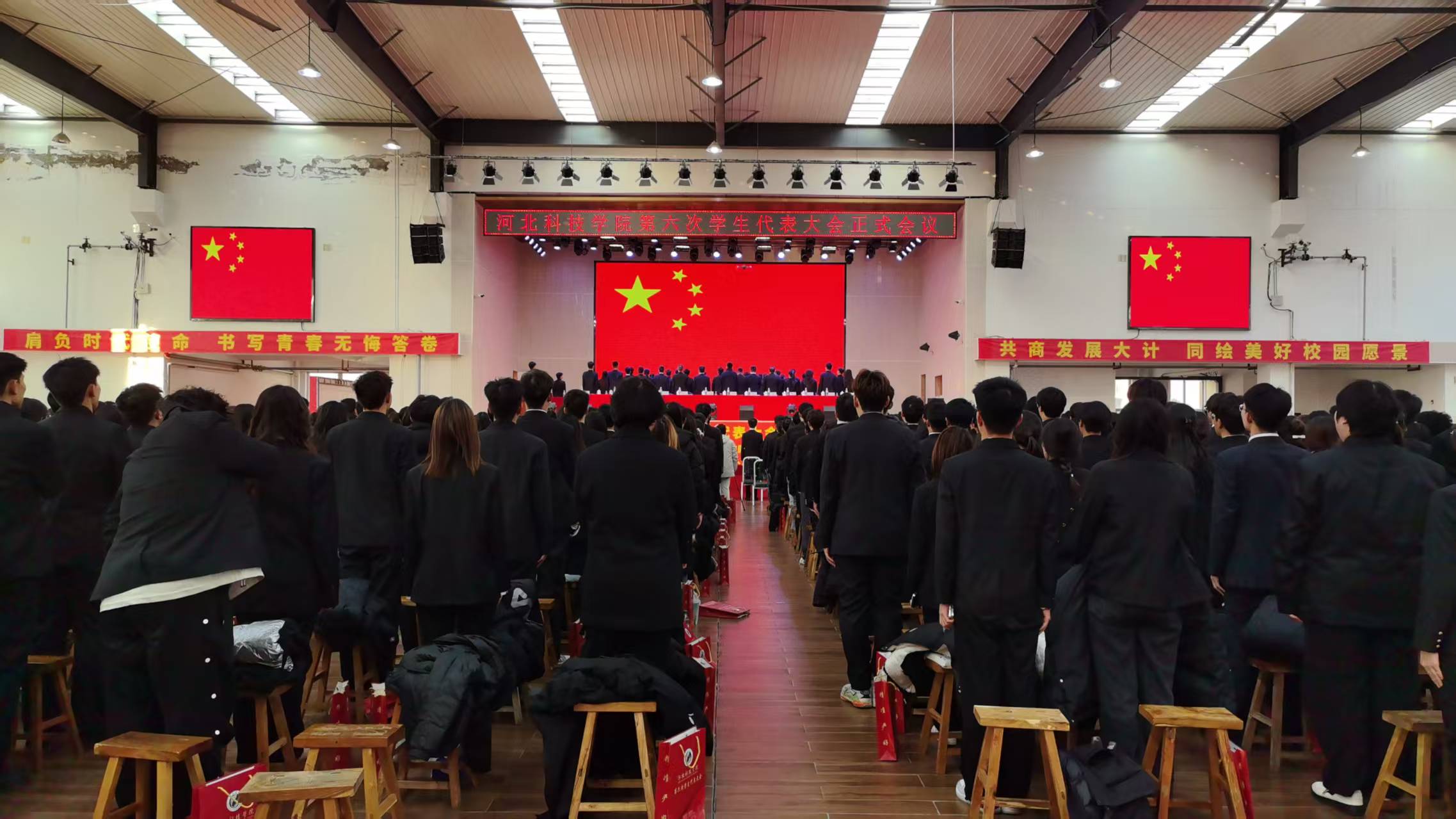 擎旗奋进启新程 青春建功新时代 beat365第六次学生代表大会胜利闭幕 第 5 张 擎旗奋进启新程 青春建功新时代 beat365第六次学生代表大会胜利闭幕 第 5 张