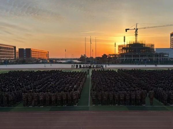精神文明高扬 勤学修身共进||beat365隆重举行“精神文明·勤学修身·全员育人”全校师生大型升旗仪式 第 4 张