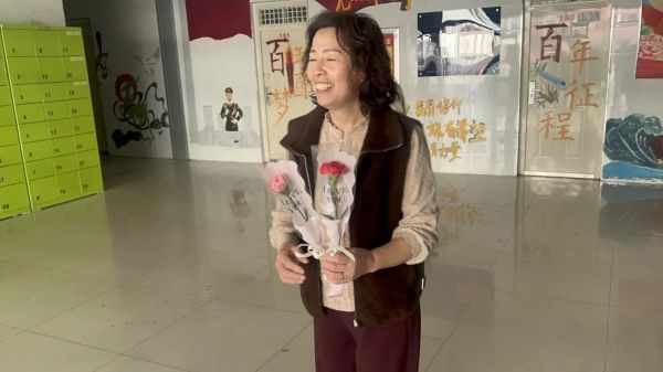 “温情三八节，感恩暖人心”||公寓管理科组织开展妇女节感恩送祝福活动 第 1 张