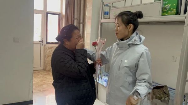 “温情三八节，感恩暖人心”||公寓管理科组织开展妇女节感恩送祝福活动 第 5 张