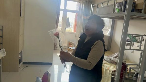“温情三八节，感恩暖人心”||公寓管理科组织开展妇女节感恩送祝福活动 第 10 张