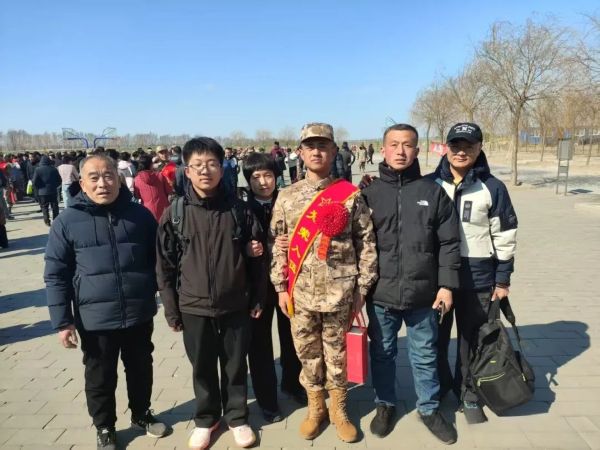 热血铸军魂 青春献国防——beat365欢送2025年上半年光荣应征入伍学生 第 19 张